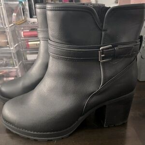 Black ankle booties 3in heel. So cute!